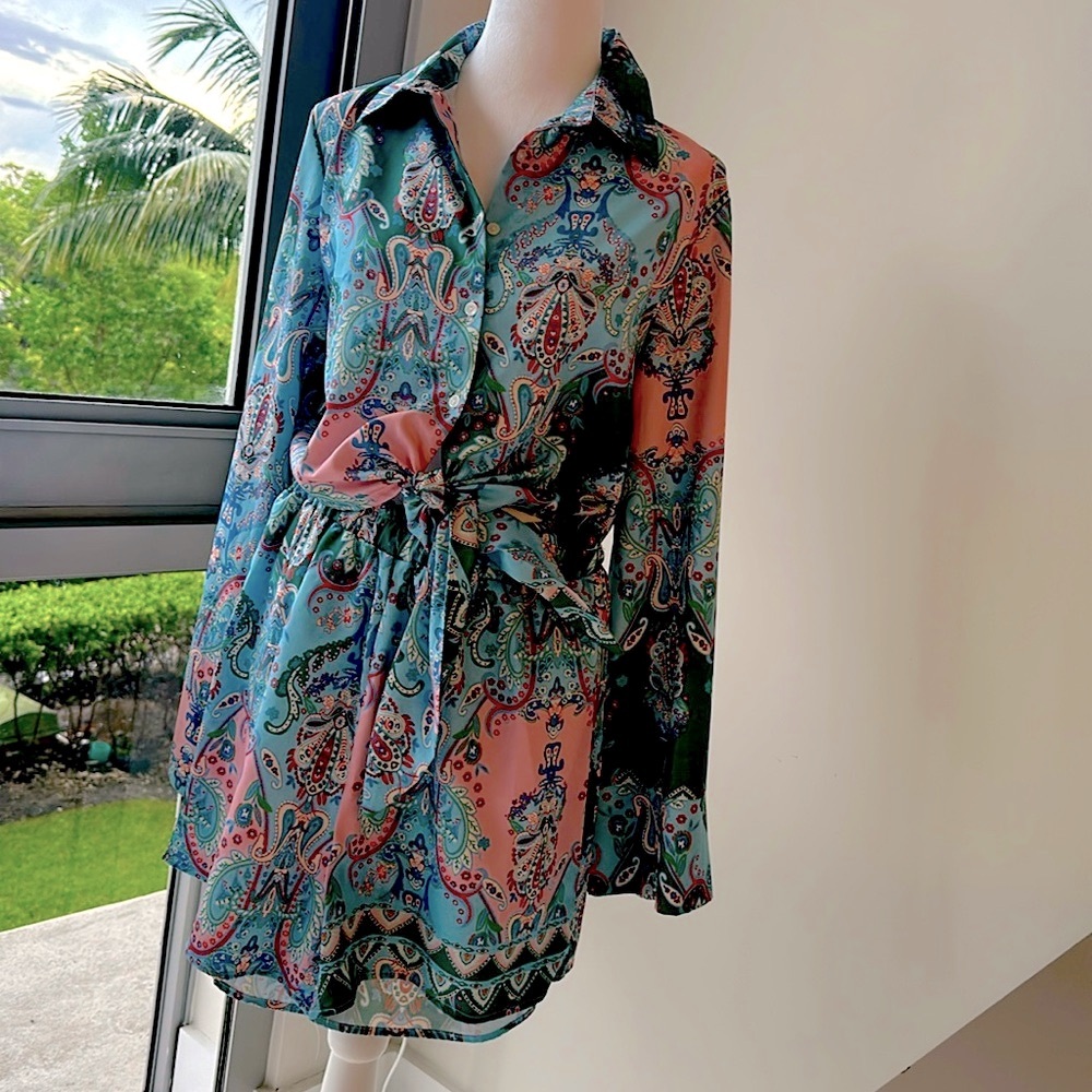 Twin set floral chic shirt and shorts.  LARGE runs like Medium. Silky fabric